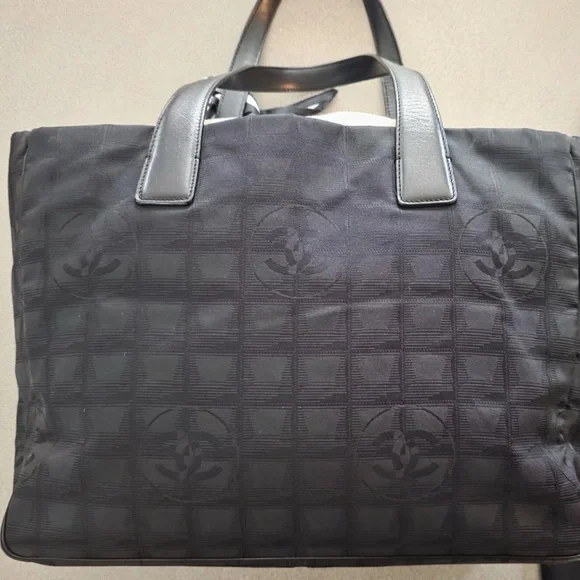 CHANEL Black Travel Line Quilted Bag and Wallet with Generic Bow - Picture 4 of 10